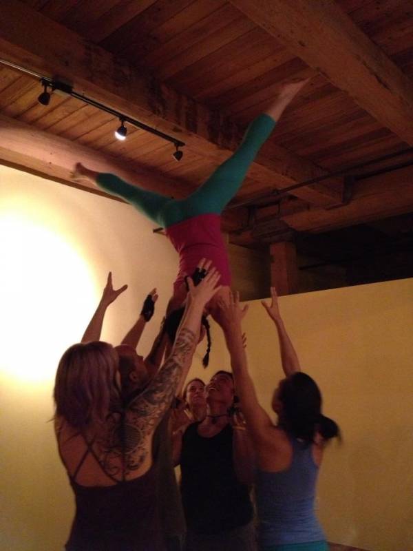 acroyoga, acro yoga, synphoria, acrobatics yoga, yoga acrobatics, niko douwes