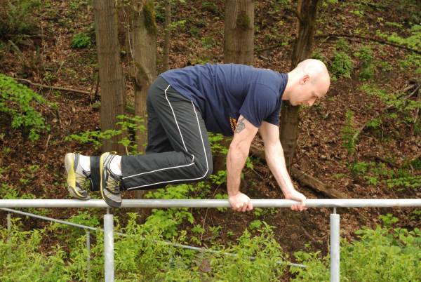 rail plank, rail balance, cat balance, parkour, rail skills, parkour rail skills