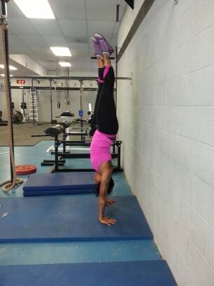 handstand push up, hspu, kipping hspu, dangers of kipping, handstands