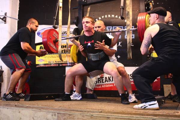 spotting, how to spot, spotting bench press, spotting squat, spotting back squat