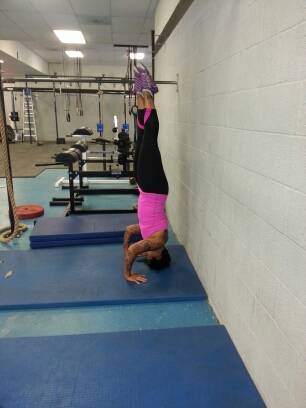 handstand push up, hspu, kipping hspu, dangers of kipping, handstands