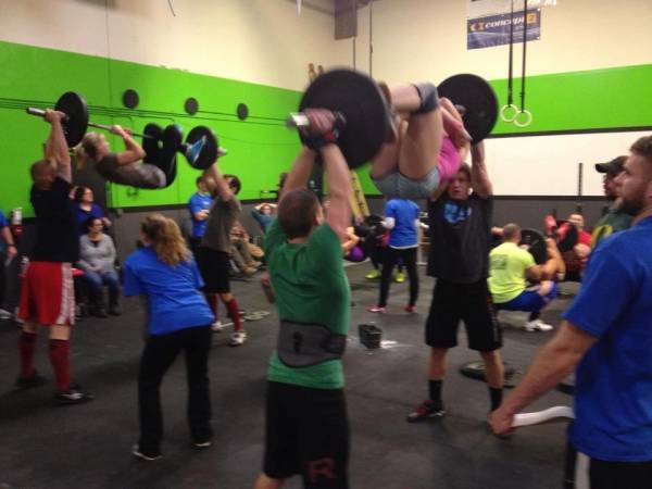 crossfit competitions, crossfit throwdowns, what's wrong with crossfit, crossfit