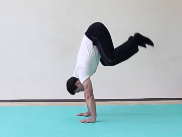 bodyweight exercises, gymnastics, weight training, hypertrophy, combination