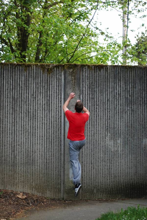 parkour, parkour climb-up, wall run, parkour wall run, climbing a wall