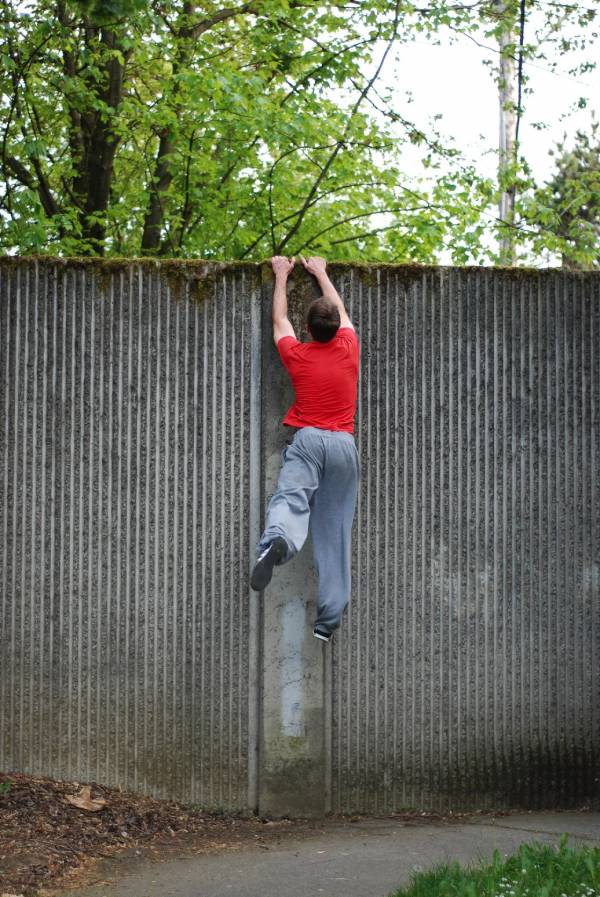 parkour, parkour climb-up, wall run, parkour wall run, climbing a wall