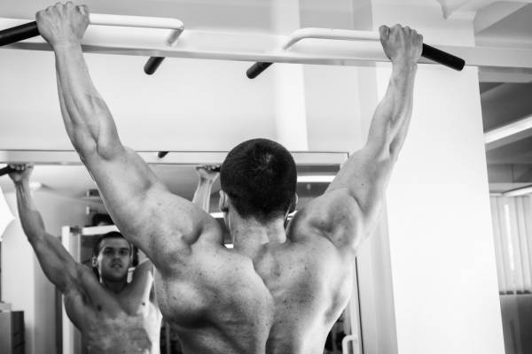 pullup, muscular man