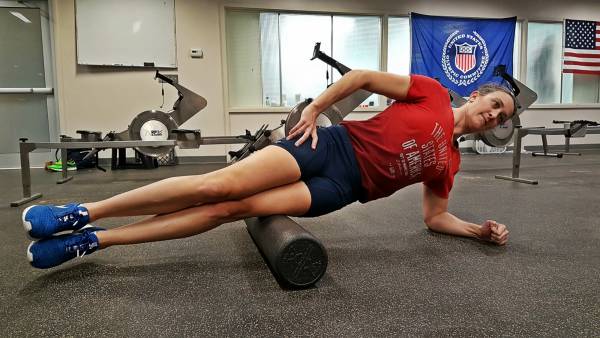 foam rolling the IT band