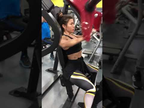 Incline chest press machine