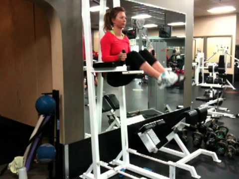 Roman Chair Knee Raises