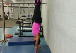 handstand push up, hspu, kipping hspu, dangers of kipping, handstands