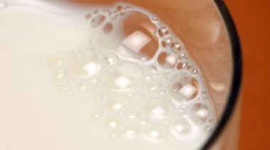 milk, raw milk, dairy consumption, milk and insulin, milk and athletes, paleo