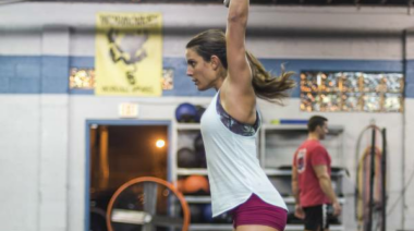 CrossFit empirical member pressing a barbell overhead