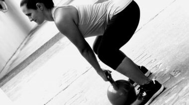 kettlebelldeadliftnosmilebw