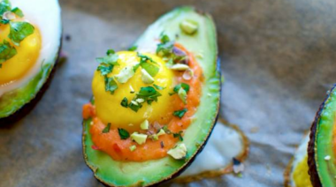 baked eggs in avocados