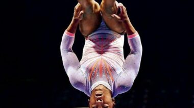 simone-biles-yurchenko-double-pike