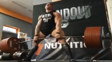 Krzysztof Wierzbicki showed off his deadlift strength in early April 2022