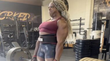 Strongwoman Nadia Stowers locks out a staggering 525-pound deadlift triple PR in early May 2022