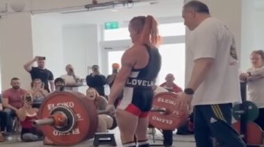 Rhianon Lovelace deadlifting in May 2022