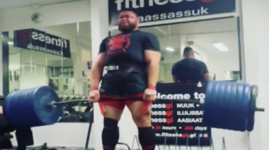 Strongman Kim Ujarak powers through an incredible deadlift ladder before his WSM debut in May 2022