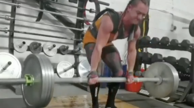 Rhianon Lovelace exceeds the Axle Deadlift World Record in June 2022