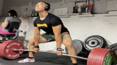 Yangsu Ren 860-Pound Deadlift