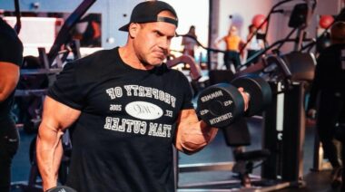 bodybuilder Jay Cutler curling dumbbells