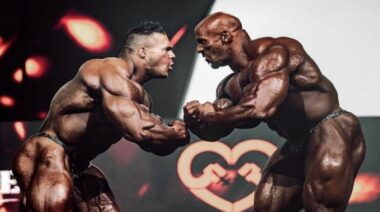 Nick Walker, Mamdouh Big Ramy Elssbiay posing at each other