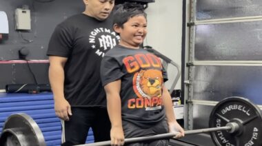 Powerlifter Jordan Mica 185-Pound Beltless Deadlift January 2023