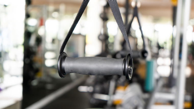 Single handle attached to cable pulley in gym