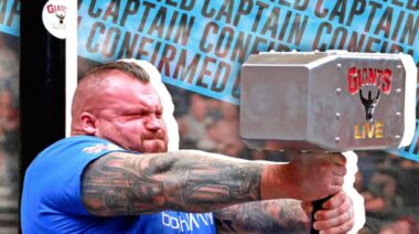 Strongman Eddie Hall hold heavy weight